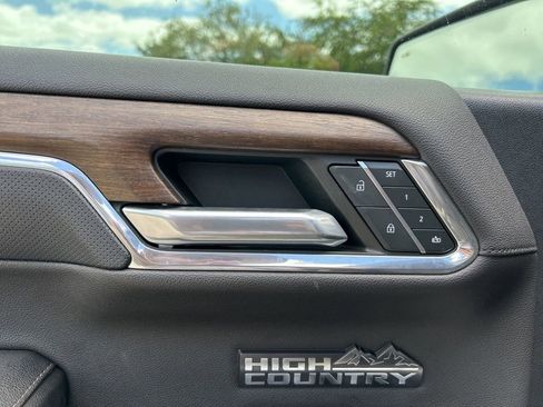 Used 2023 Chevrolet Silverado 1500 High Country w/ Technology Package AWD/4WD image 18