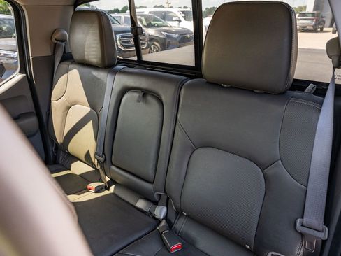 Used 2013 Nissan Frontier SV w/ SV Value Truck Pkg RWD image 19