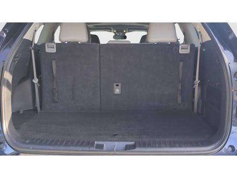Used 2020 Toyota Highlander XLE FWD image 9