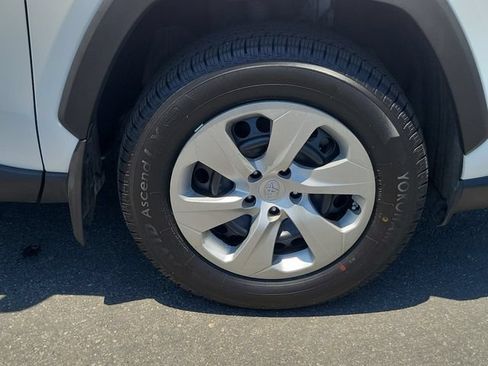 Used 2023 Toyota RAV4 LE FWD image 6