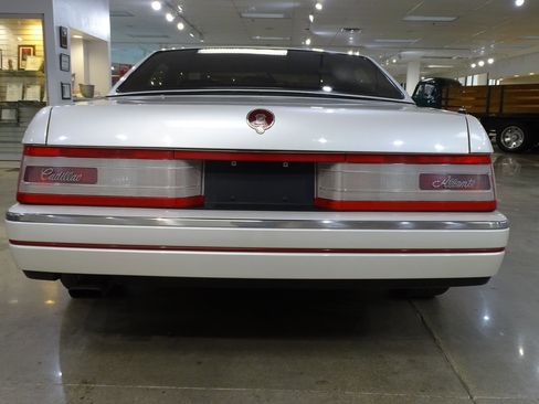Used 1991 Cadillac Allante FWD image 12