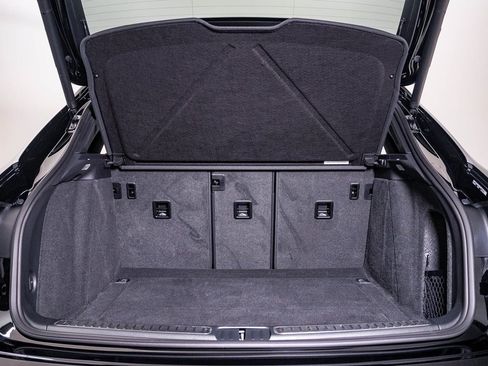 Certified 2025 Porsche Macan image 28