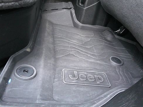 Used 2024 Jeep Gladiator Sport image 34