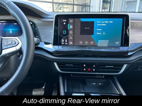 Used 2025 Volkswagen Atlas SE AWD/4WD image 17
