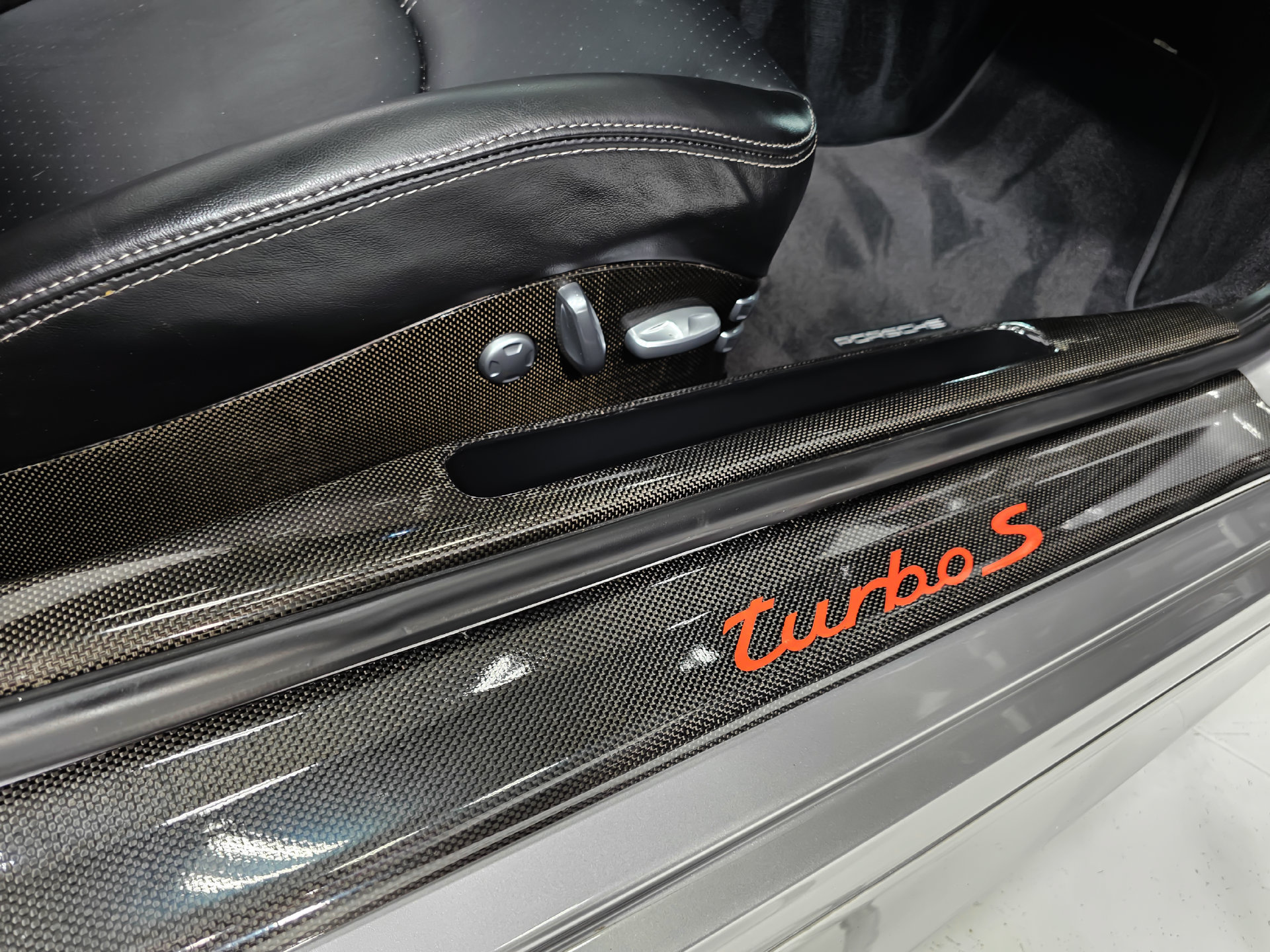 Used 2011 Porsche 911 Turbo S AWD/4WD image 49