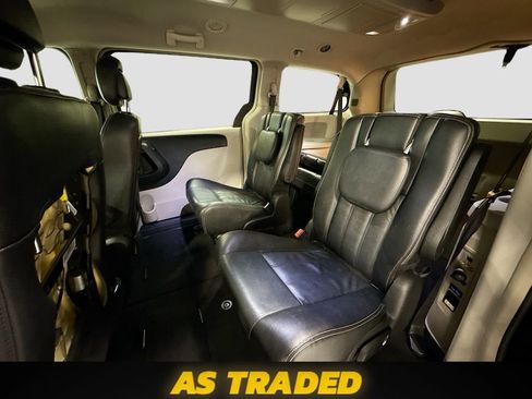 Used 2015 Chrysler Town & Country Touring FWD image 24