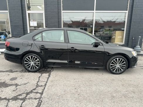 Used 2016 Volkswagen Jetta Sport image 9