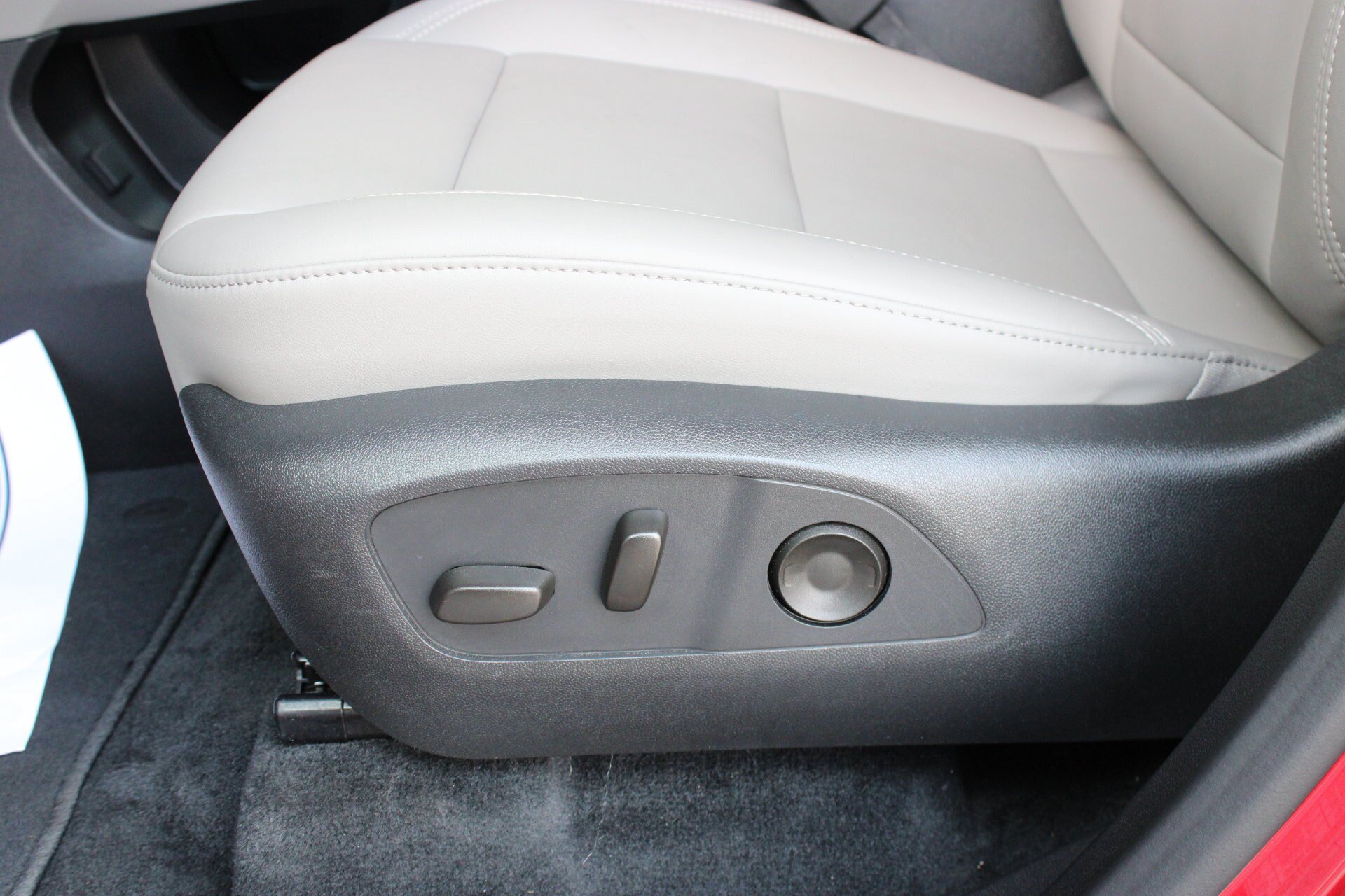Used 2026 GMC Acadia Elevation w/ Elevation Premium Package FWD image 12