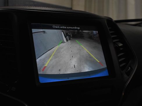 Used 2020 Jeep Cherokee Trailhawk w/ Cold Weather Group AWD/4WD image 17