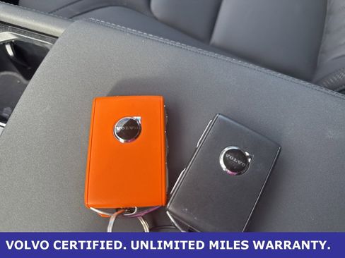 Certified 2025 Volvo XC90 B6 Plus image 30