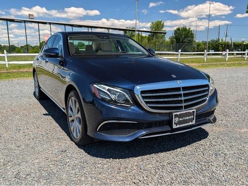 Used 2018 Mercedes-Benz E 300 4MATIC w/ Premium 2 Package image 3