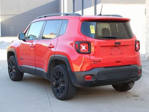 Used 2022 Jeep Renegade Altitude w/ Sun/Sound Group image 3