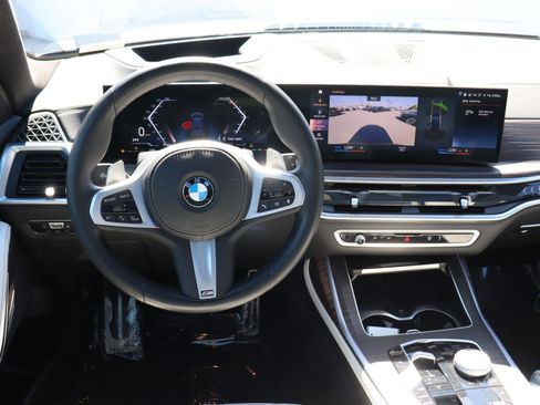 Certified 2023 BMW X7 xDrive40i w/ M Sport Package image 10
