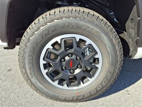 New 2025 Toyota Tacoma TRD Off-Road image 18