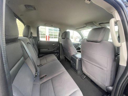 Used 2022 Nissan Frontier SV AWD/4WD image 14