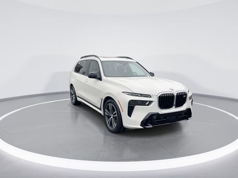Used 2023 BMW X7 M60i image 2