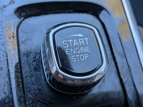 Certified 2023 Volvo XC90 B5 Core image 31