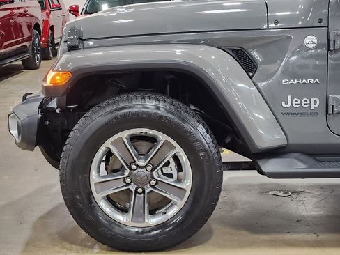 Used 2020 Jeep Wrangler Unlimited Sahara AWD/4WD image 5