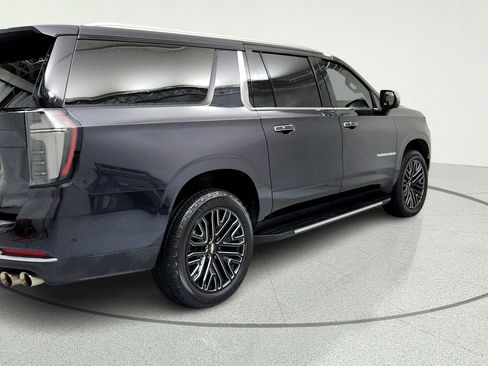 Certified 2025 Chevrolet Suburban Premier AWD/4WD image 5
