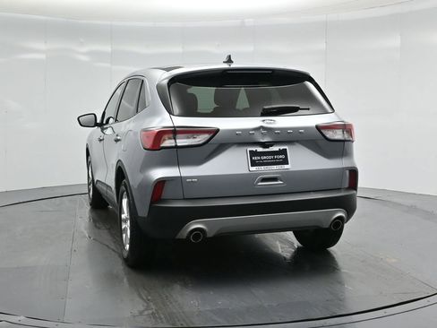 Used 2022 Ford Escape SE image 25