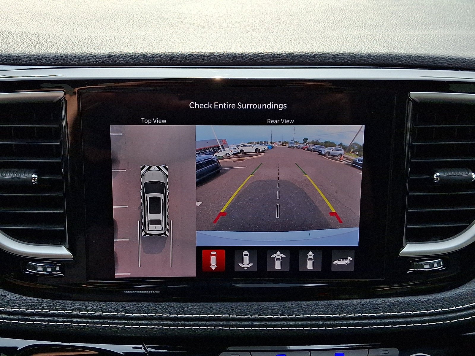 Used 2024 Chrysler Pacifica Limited FWD image 20