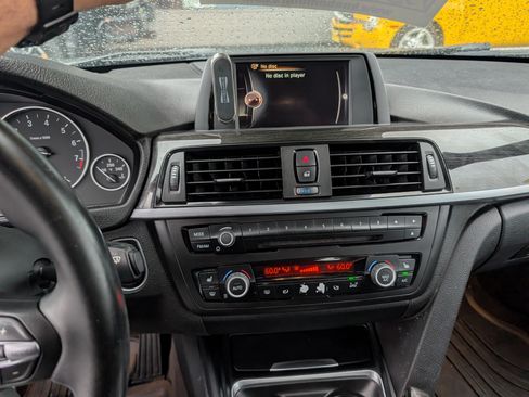 Used 2015 BMW 320i Sedan RWD image 16