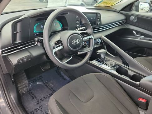 Used 2025 Hyundai Elantra Hybrid FWD image 21