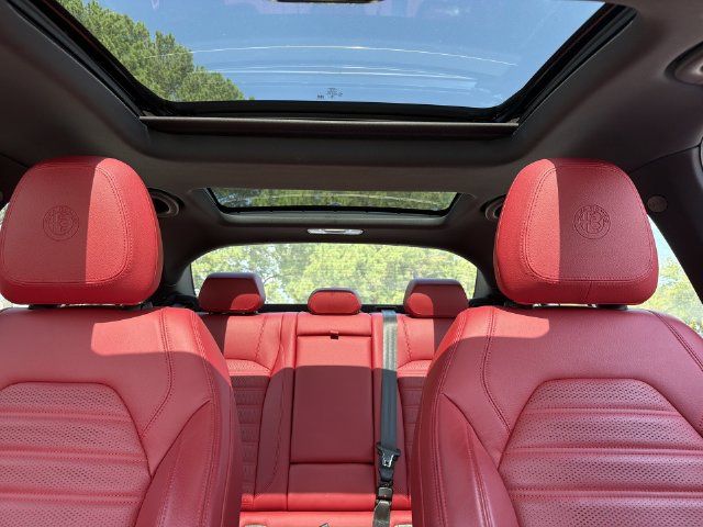 Used 2023 Alfa Romeo Giulia Veloce RWD image 22