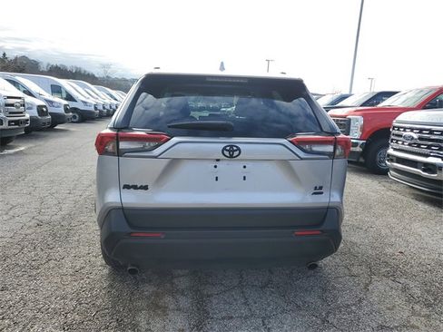 Used 2020 Toyota RAV4 LE image 5