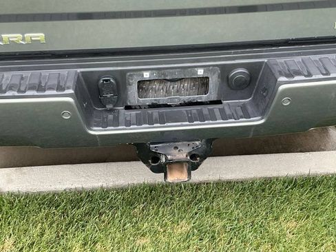 Used 2017 GMC Sierra 2500 Denali w/ Suspension Package, Off-Road AWD/4WD image 9
