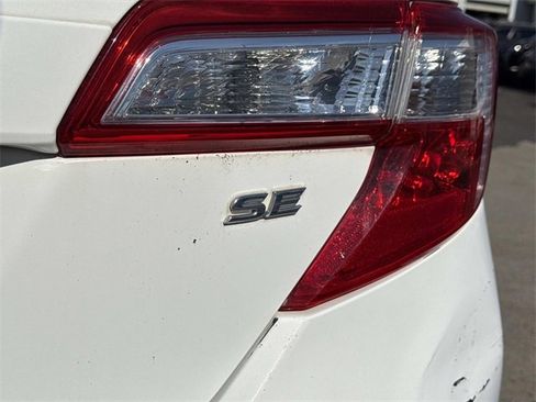 Used 2012 Toyota Camry SE image 5