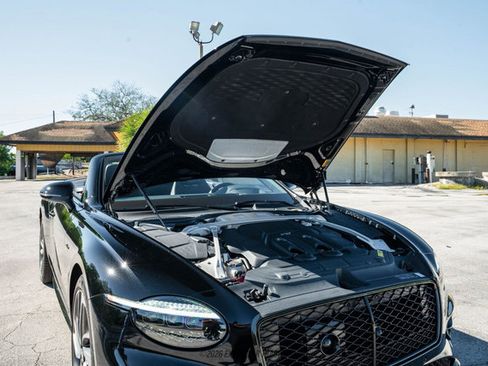 Used 2025 Bentley Continental GT Speed image 32