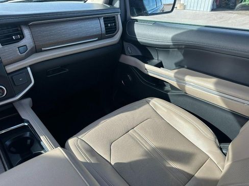 Used 2023 Ford Expedition Limited image 18