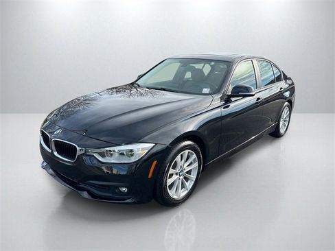 Used 2018 BMW 320i Sedan w/ Convenience Package image 3