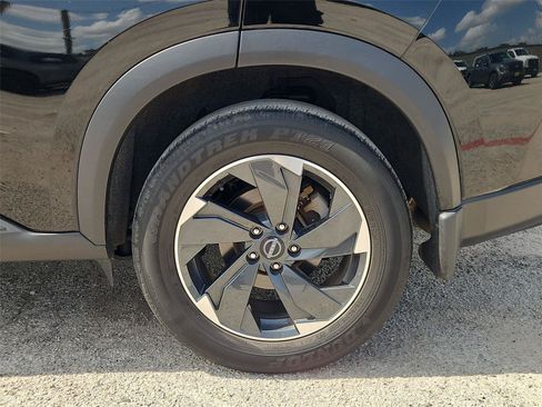 Used 2024 Nissan Rogue SV w/ SV Premium Package FWD image 32