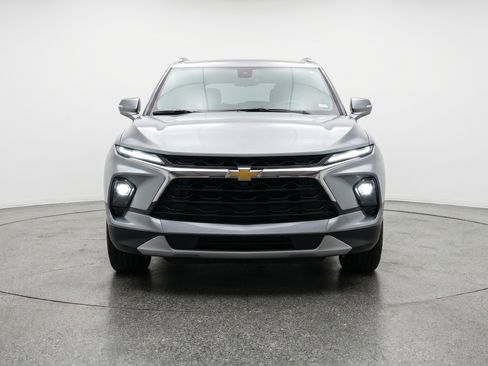Used 2025 Chevrolet Blazer LT image 2
