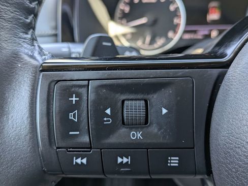 Used 2022 Nissan Pathfinder SV image 13