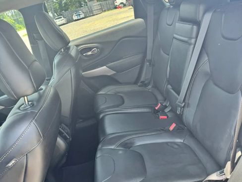 Used 2018 Jeep Cherokee Limited AWD/4WD image 13