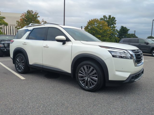 Used 2023 Nissan Pathfinder SL w/ SL Premium Package AWD/4WD image 2