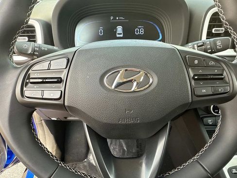 Used 2024 Hyundai Venue Limited image 18