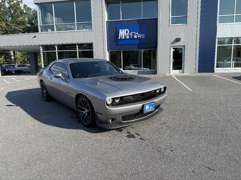 Used 2017 Dodge Challenger R/T Scat Pack RWD image 3