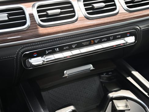 Used 2023 Mercedes-Benz Maybach GLS 600 4MATIC image 30