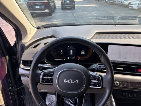 Used 2026 Kia Carnival FWD image 32