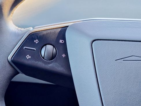 Used 2025 Tesla Cybertruck AWD Crew Cab image 37