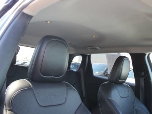 Used 2019 Jeep Cherokee Limited AWD/4WD image 32
