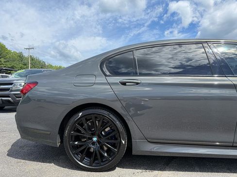 Used 2022 BMW 750i xDrive w/ M Sport Package AWD/4WD image 17