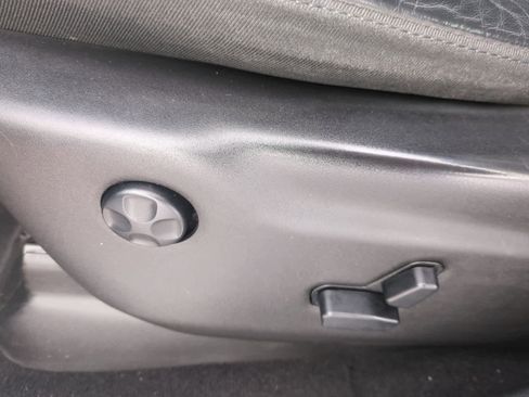 Used 2019 Jeep Grand Cherokee Limited image 17