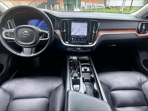 Certified 2025 Volvo V60 B5 Cross Country Plus AWD/4WD image 21