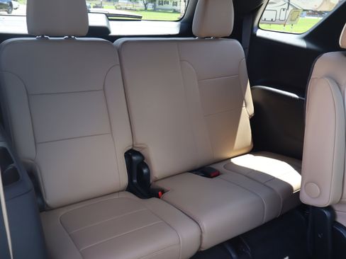 Used 2023 Chevrolet Traverse Premier AWD/4WD image 12