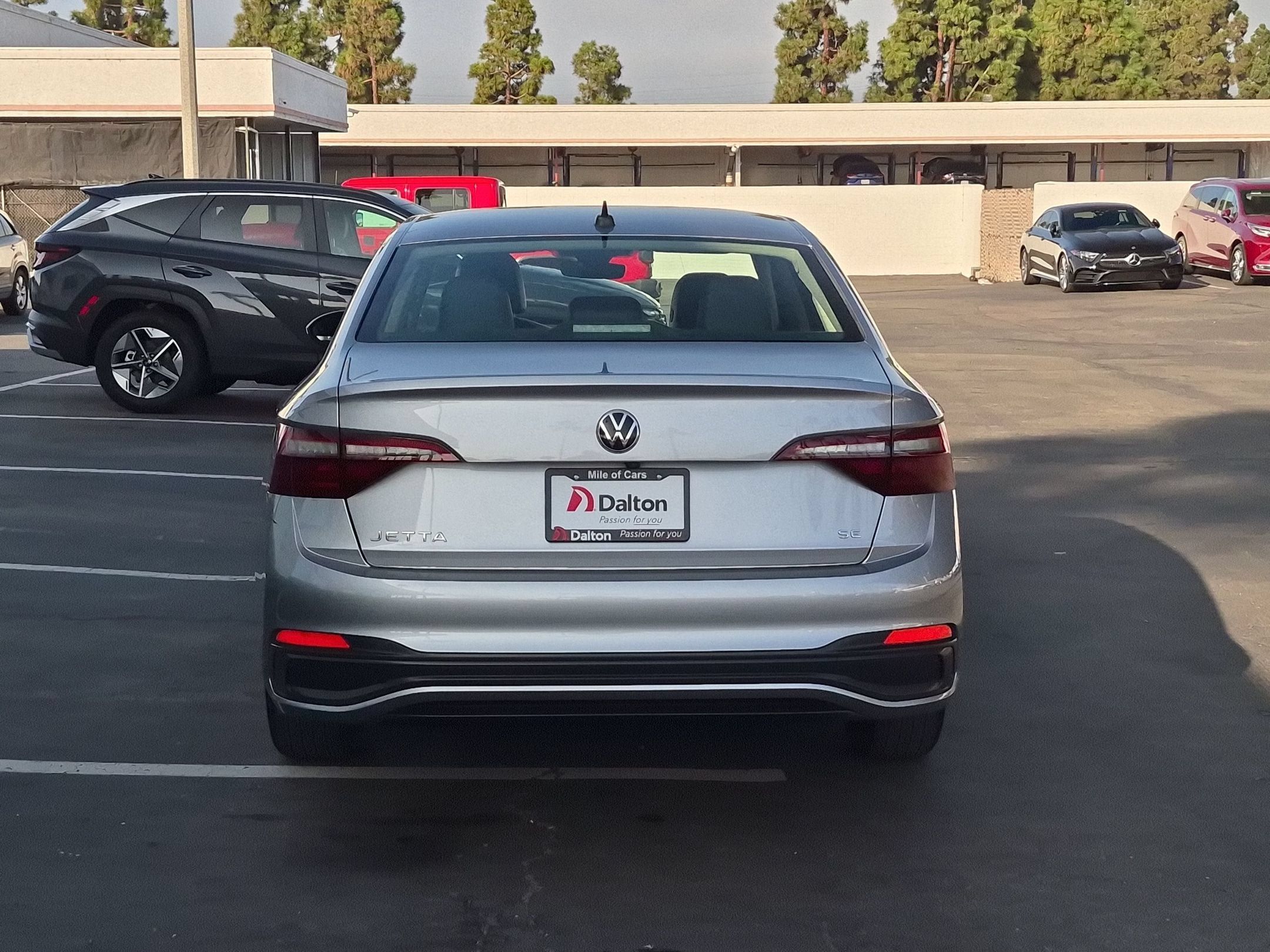 Used 2024 Volkswagen Jetta SE FWD image 7